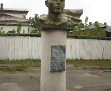 Памятник Герою Советского Союза Криворотову В. Ф.