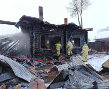 В Юрино сгорел частный дом, которому было более 100 лет
