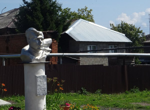 Памятник Герою Советского Союза Криворотову В. Ф.