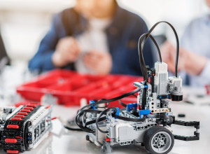 В Козьмодемьянске юные изобретатели из ИТ-куба устроили битву роботов