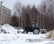 Работы с последствиями вчерашнего снегопада.